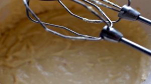 Наливной пирог с тунцом и помидорами в мультиварке