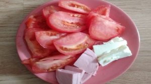 Макароны с помидорами и колбасой в мультиварке