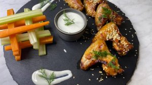Хрустящие куриные крылышки с соусом Блючиз