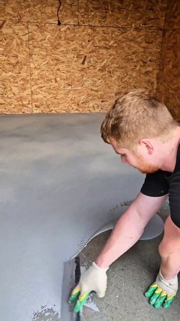 Тёплая осень — время залить полимерный пол