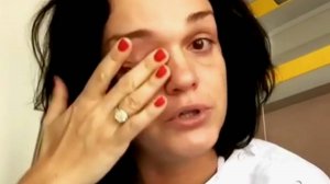 Рыдающая певица Слава заявила о предательстве близких людей