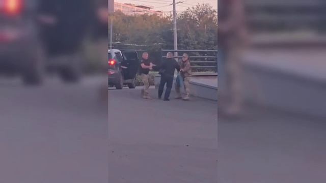 Днепропетровск_ Не охолощенный попался...