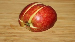 Лебедь из яблока