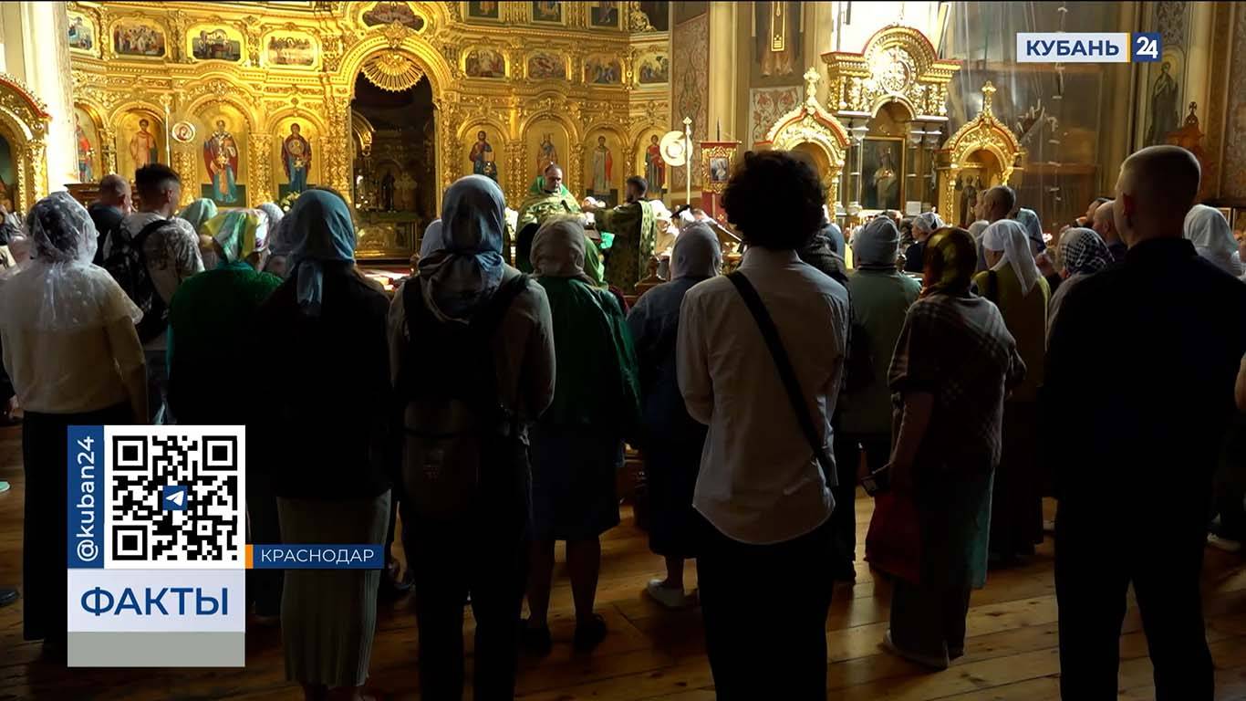 Мощи Матроны Московской прибыли в Свято-Екатерининский собор в Краснодаре смотреть онлайн