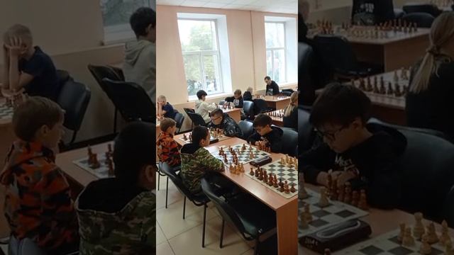 Умар играет в турнире.