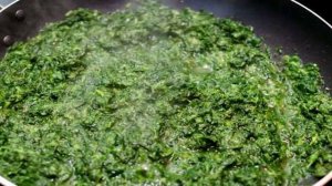 Макароны со шпинатом под сыром