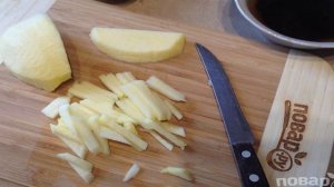 Креветки с рисом, яблоком и черносливом