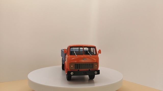 Легендарные грузовики СССР №20, МАЗ-5335 "Белорусский богатырь"  1:43