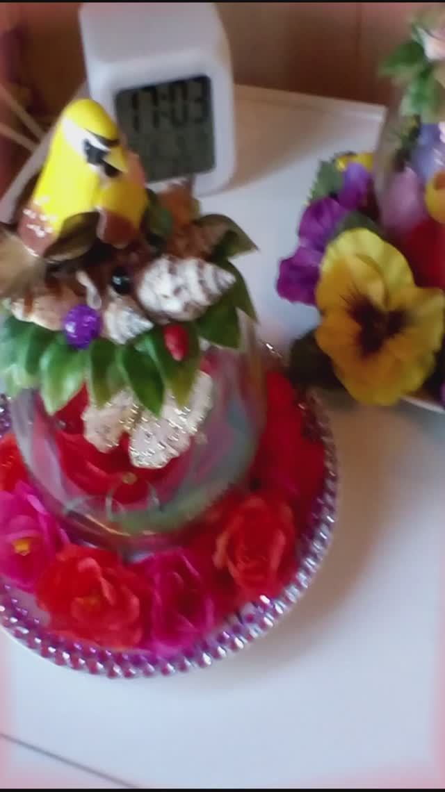 КРАСИВЫЕ ЦВЕТОЧНЫЕ КОМПОЗИЦИИСО СТЕКЛЯННЫМ КУПОЛОМ.РУЧНАЯ РАБОТА.