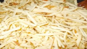 Макароны с колбасным сыром