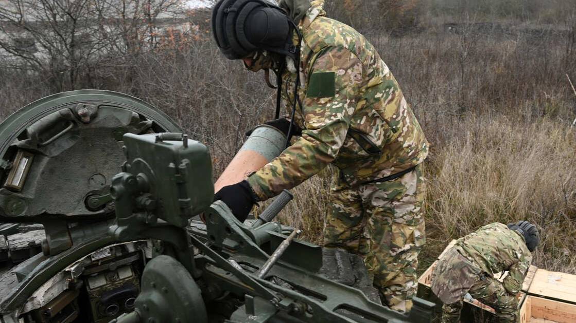 Танкисты поддерживают наступление штурмовиков на красноармейском направлении
