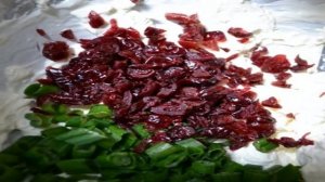 Намазка из сушеной клюквы и зеленого лука