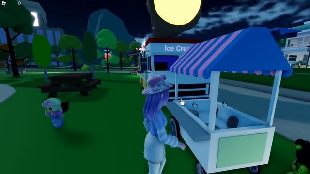 СТАЛА МАМОЙ У МЕНЯ ТРОЙНЯ! Roblox Livetopia