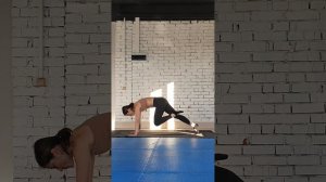 йога зарядка спина