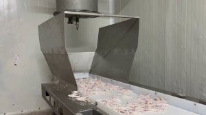 Решения Kromeka для транспортировки куриных лап посредством вакуумной передувки