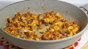 Макароны с лисичками и сметаной