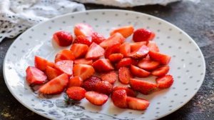 Макароны с клубникой