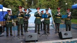 Музыка из советских фильмов - исполняет военный духовой оркестр