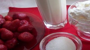 Молочный коктейль с клубникой