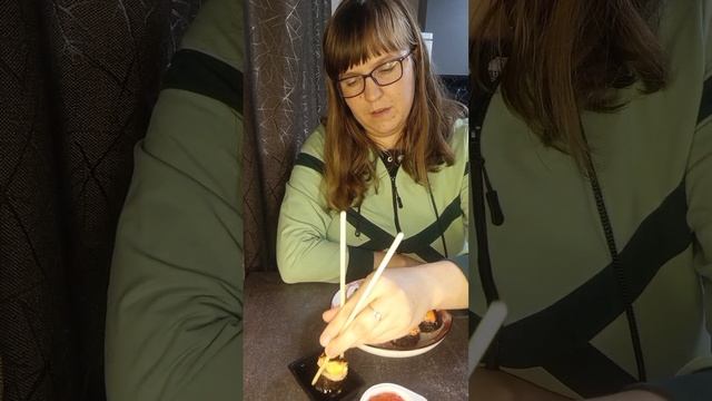 мукбанг суши пица