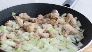 Лазанья с курицей и соусом Бешамель