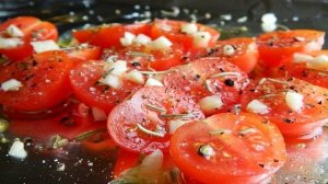 Макароны с чесноком и помидорами