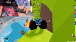 КО МНЕ ПРИЕХАЛА ЛАНА И ЗАБРАЛА КЛАВИАТУРУ! ВДВОЁМ ЗА ОДНИМ КОМПОМ! Roblox Tower of Hell