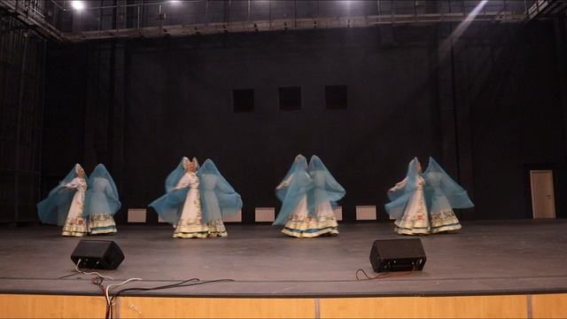 Гляжу в озёра синие