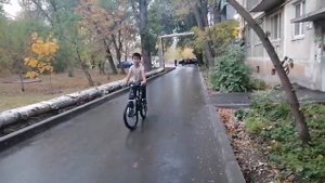 как на задним калине ездит на волосипеди ?