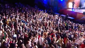 32 000 зрителей поют с GURUDE на МИРЕ СИБИРИ