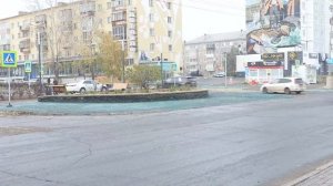 На улице Кирова идет посев газонов