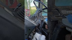 синий трактор похож на трактор.