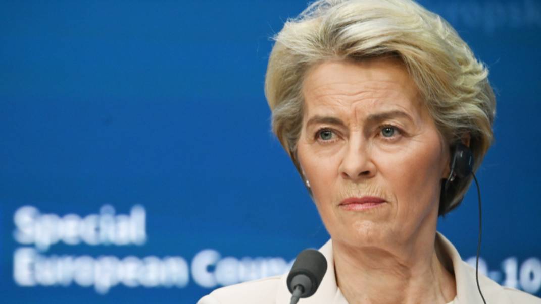 Госпожа, вы должны уйти!  Урсулу фон дер Ляйен пытаются выгнать из Еврокомиссии