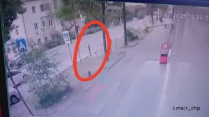 Водителя мопеда, сбившего девочку на пешеходном переходе, ищут уже две недели во Владивостоке