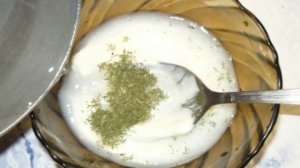 Мойва, тушеная с луком на сковороде