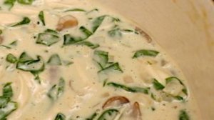 Лазанья с курицей, грибами и шпинатом