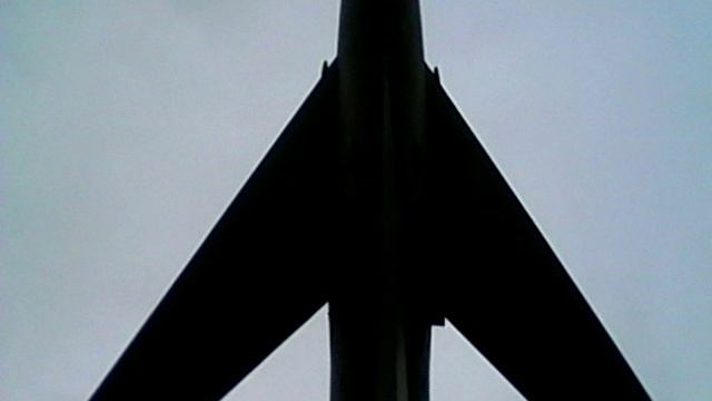 Памятник в виде самолёта смотреть онлайн