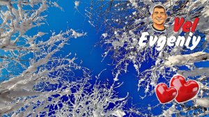 Снежинка падает