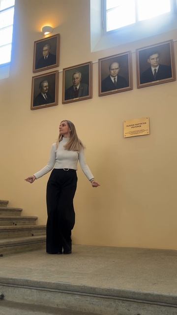 🍂Первый осенний лист падает с дерева — мы в ту же секунду... смотреть онлайн