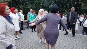 Букет из белых роз..... 04.10.25 Гомель парк Луначарского 🥰💫