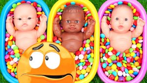 Мультики для детей. Перемешиваем конфеты и волшебный слайм. Смотреть онлайн для детей и малышей.