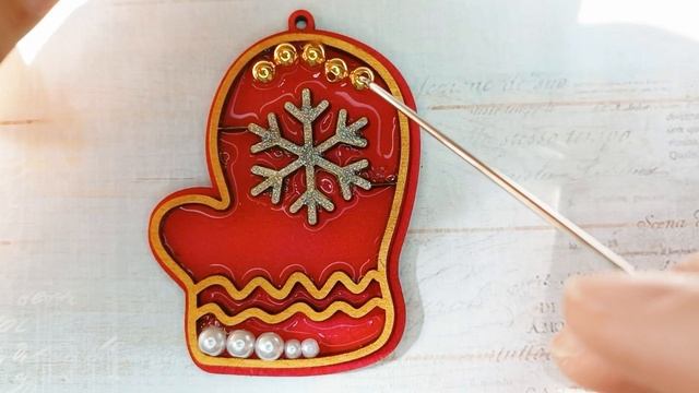 Подвеска варежка