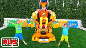 Дети играют с игрушечной машиной роботом! Видео от Влада и Ники!