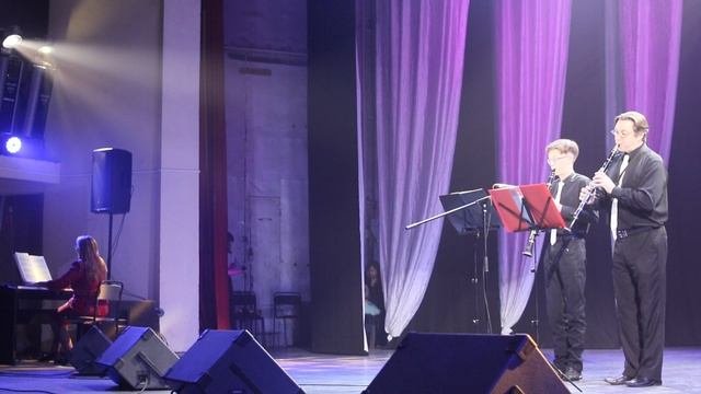 Дмитрий Архандеев и Никита Мухин ,концертмейстер Л.Ткаченко