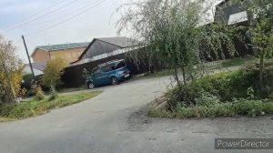 7.10.25. Жизнь аборигенки. Идём пешком из магазина с родителями. Из деревни в город.