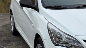 Hyundai Solaris 2014г. Белый хетчбэк