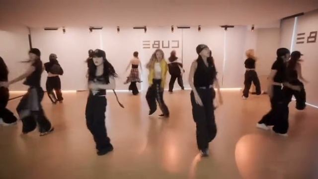 Yuqi "M.O" DANCE PRACTICE MIRRORED 💛 смотреть онлайн
