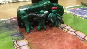 Старскрим атакует военную базу