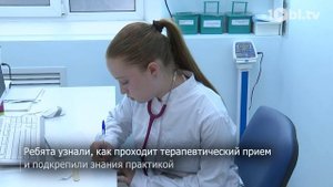 В Челябинске школьники примерили на себя роль врачей в поликлинике