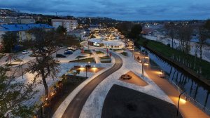 Вечерняя набережная реки Корсаковки